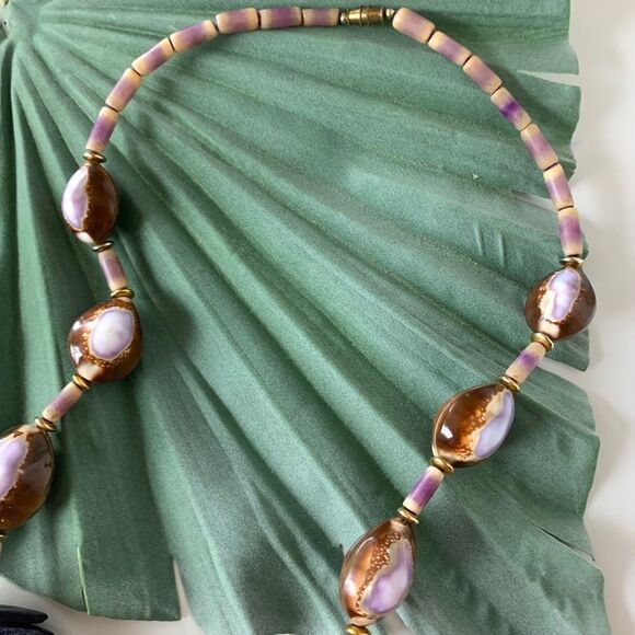 Vintage Purple Cowrie Shell Necklace - Picture 4 of 4